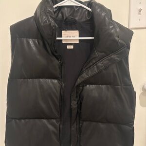 Wilfred Black Puffer Vest